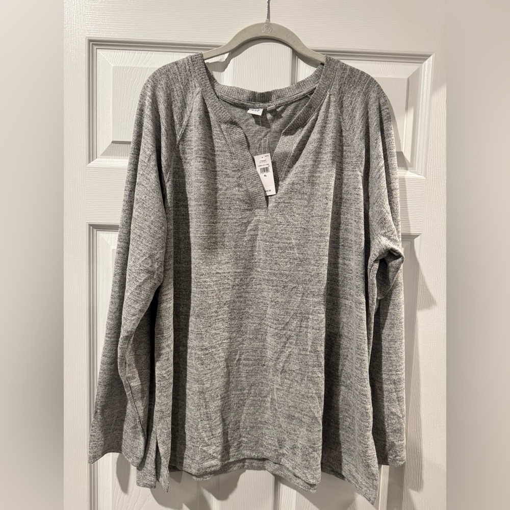 GAP Heather Gray V-neck Top